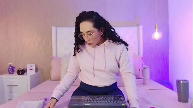 Image 3 of alehia_parker Stream on Chaturbate on 1 month ago