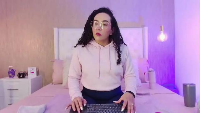 Image 4 of alehia_parker Stream on Chaturbate on 1 month ago