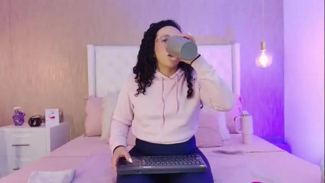 Image 6 of alehia_parker Stream on Chaturbate on 1 month ago