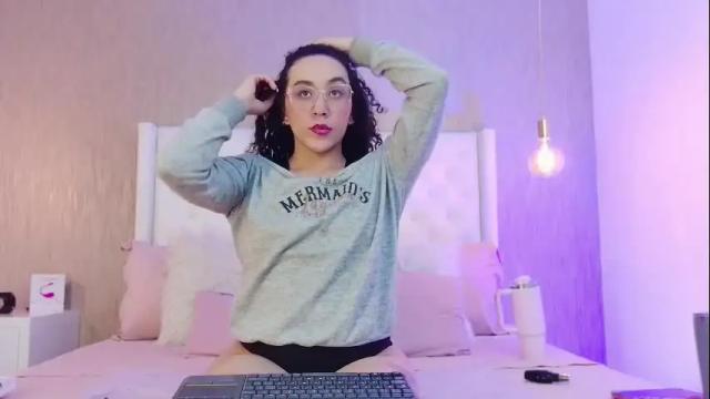 Image 3 of alehia_parker Stream on Chaturbate on 1 month ago