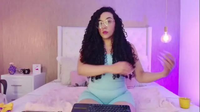 Image 2 of alehia_parker Stream on Chaturbate on 1 month ago