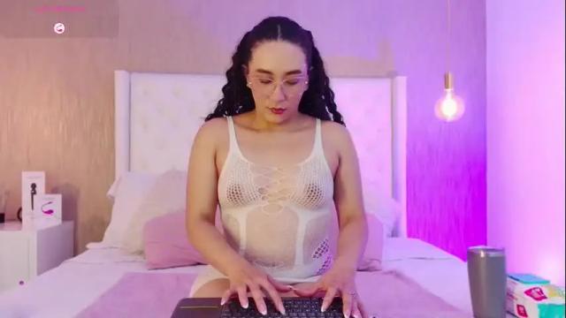 Image 4 of alehia_parker Stream on Chaturbate on 21 days ago