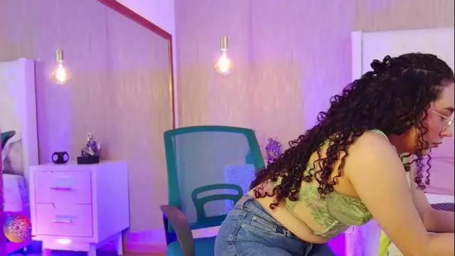 Image 7 of alehia_parker Stream on Chaturbate on 15 days ago