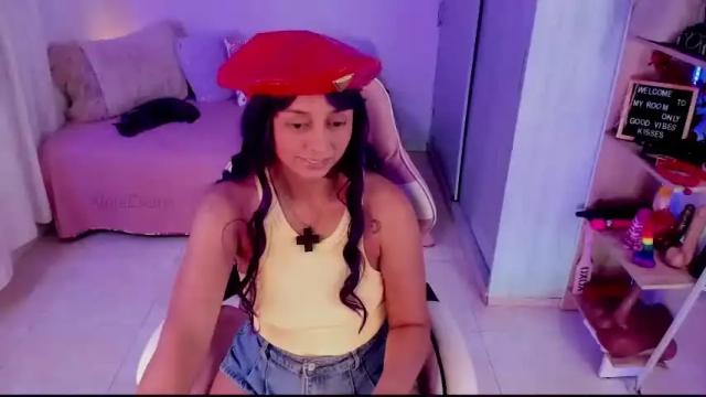 Image 2 of aleja24evans Stream on Chaturbate on 17 months ago