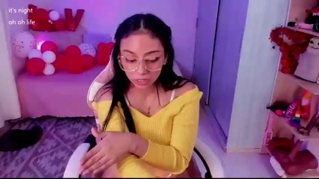 Image 8 of aleja24evans Stream on Chaturbate on 16 months ago