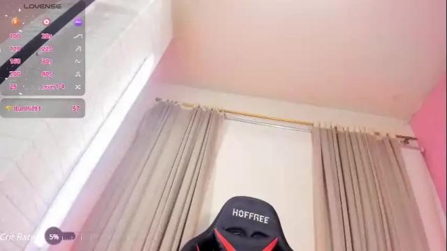 Image 2 of aleja_hill Stream on Chaturbate on 1 month ago