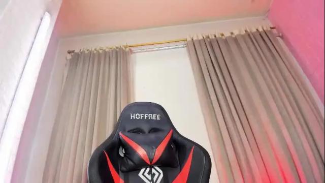 Image 4 of aleja_hill Stream on Chaturbate on 2 months ago
