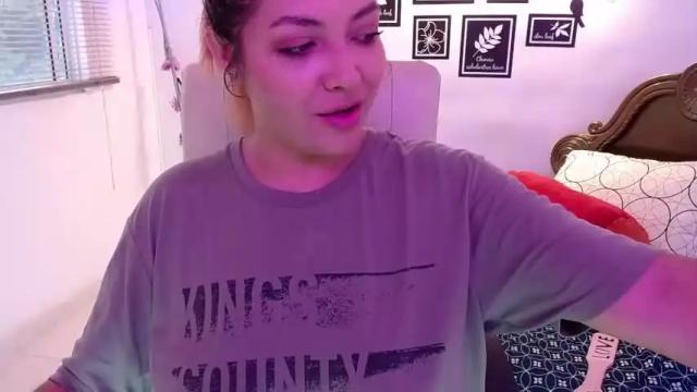 Image 6 of alejaandra_flower Stream on Chaturbate on 16 months ago
