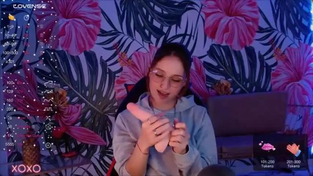 Image 2 of alejabeltran Stream on Chaturbate on 15 months ago