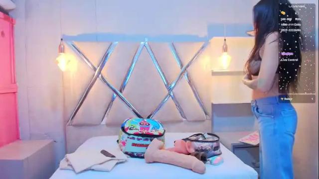 Image 3 of alejandra_martinss Stream on Chaturbate on 21 days ago