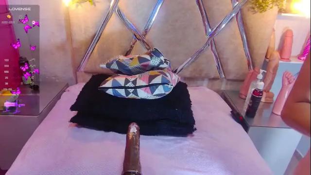 Image 10 of alejandra_martinss Stream on Chaturbate on 15 days ago