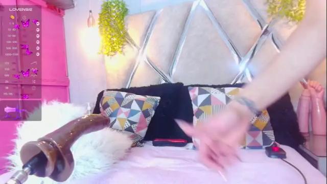 Image 2 of alejandra_martinss Stream on Chaturbate on 15 days ago