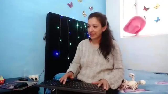 Image 2 of alejandratrevi Stream on Chaturbate on 7 months ago