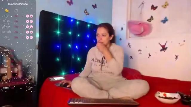 Image 4 of alejandratrevi Stream on Chaturbate on 14 months ago