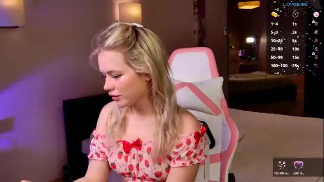 Image 10 of aleksalore Stream on Chaturbate on 1 month ago