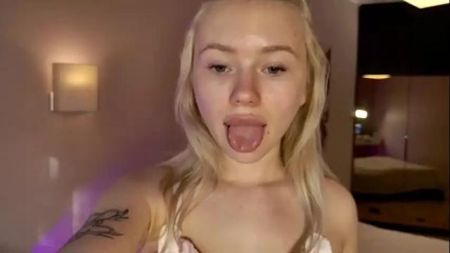 Image 8 of aleksalore Stream on Chaturbate on 15 days ago