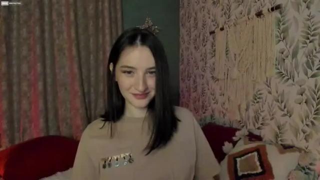 Image 2 of alena_navi Stream on Chaturbate on 19 months ago