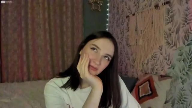 Image 4 of alena_navi Stream on Chaturbate on 19 months ago