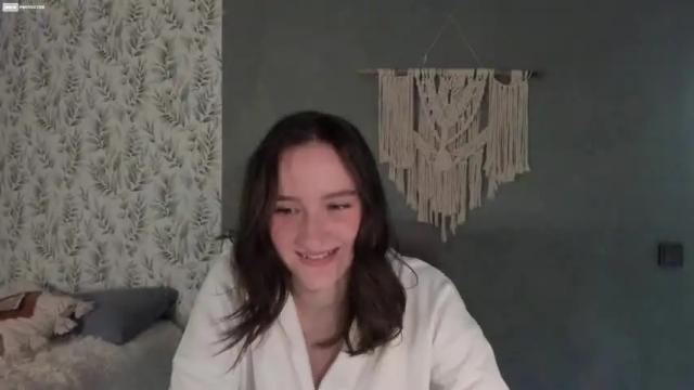 Image 3 of alena_navi Stream on Chaturbate on 17 months ago
