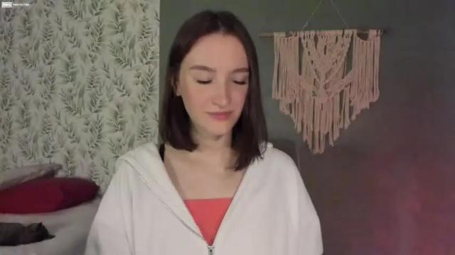 Image 2 of alena_navi Stream on Chaturbate on 16 months ago