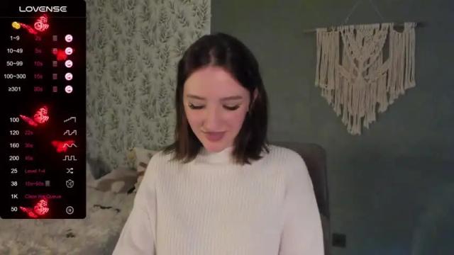 Image 10 of alena_navi Stream on Chaturbate on 15 months ago