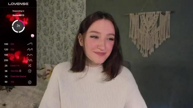 Image 4 of alena_navi Stream on Chaturbate on 15 months ago