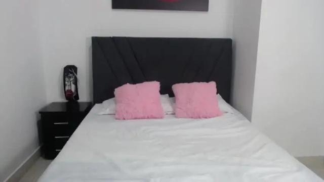 Image 2 of alenia_moon Stream on Chaturbate on 17 months ago