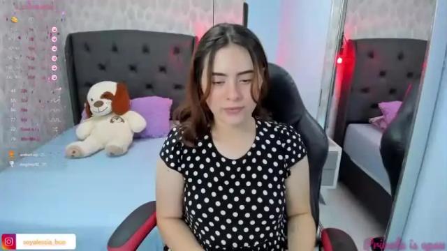 Image 10 of alesia_bianco Stream on Chaturbate on 15 months ago