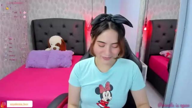 Image 3 of alesia_bianco Stream on Chaturbate on 15 months ago