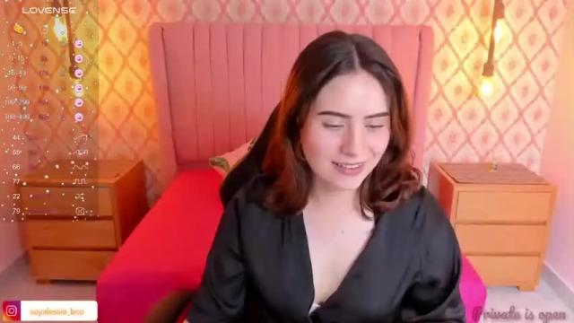 Image 3 of alesia_bianco Stream on Chaturbate on 15 months ago
