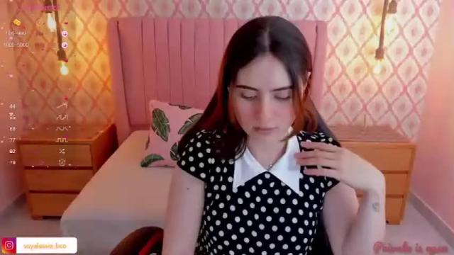 Image 2 of alesia_bianco Stream on Chaturbate on 14 months ago