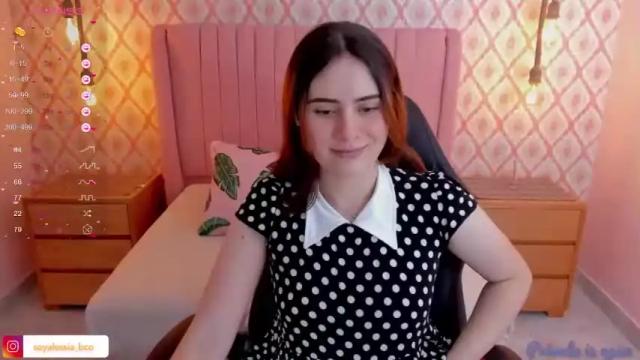 Image 3 of alesia_bianco Stream on Chaturbate on 14 months ago