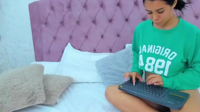 Image 3 of alessa_keller Stream on Chaturbate on 20 months ago