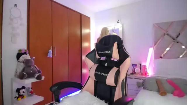 Image 4 of alessandra_thedoll Stream on Chaturbate on 13 months ago
