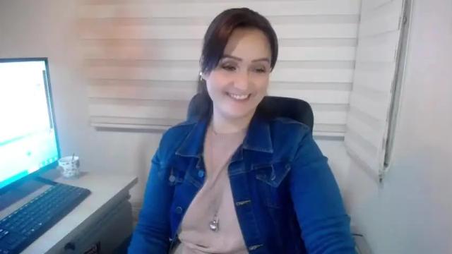 Image 12 of alessandragarcia Stream on Chaturbate on 12 months ago