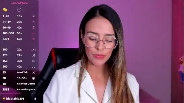 Image 2 of alessandramoreli Stream on Chaturbate on 1 month ago