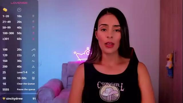 Image 3 of alessandramoreli Stream on Chaturbate on 13 days ago
