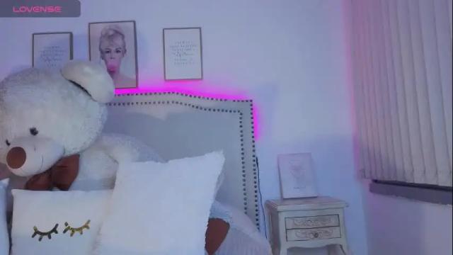 Image 2 of alessia_se Stream on Chaturbate on 1 month ago
