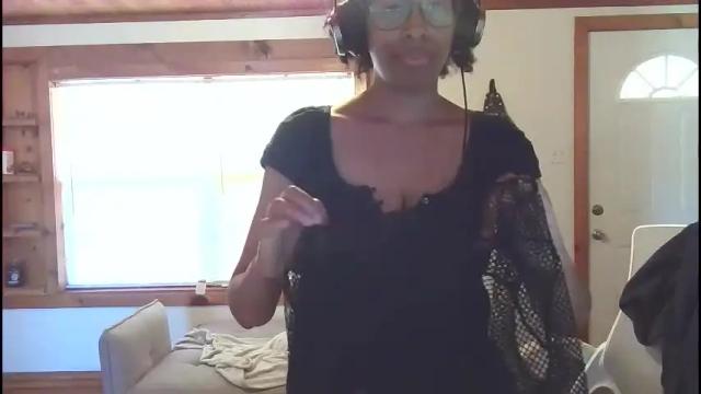 Image 4 of alessiabook Stream on Chaturbate on 16 months ago