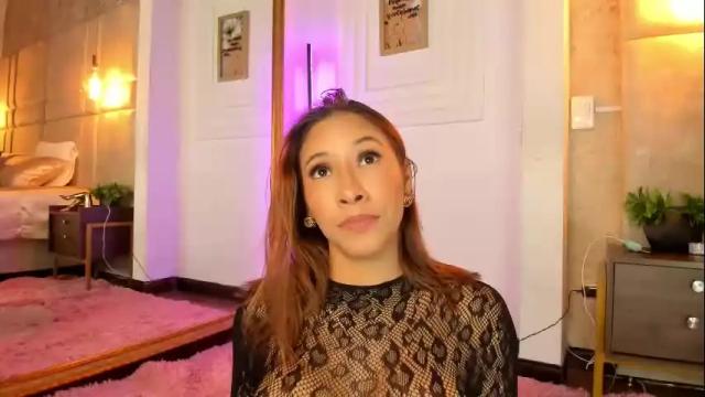 Image 7 of alessialondon Stream on Chaturbate on 2 months ago