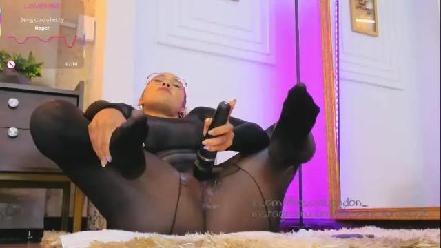 Image 3 of alessialondon Stream on Chaturbate on 2 months ago