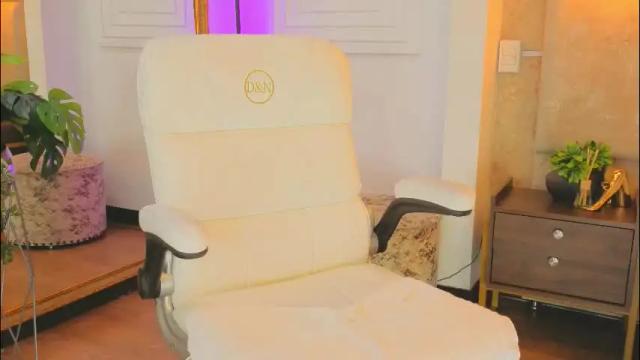 Image 11 of alessialondon Stream on Chaturbate on 1 month ago