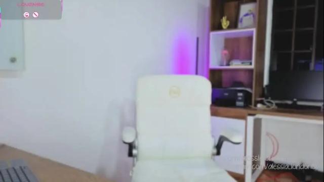 Image 6 of alessialondon Stream on Chaturbate on 26 days ago