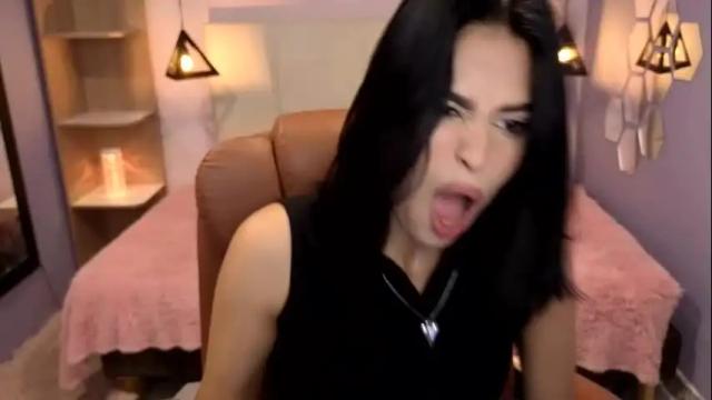 Image 3 of alessiaval Stream on Chaturbate on 2 months ago