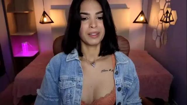 Image 2 of alessiaval Stream on Chaturbate on 2 months ago