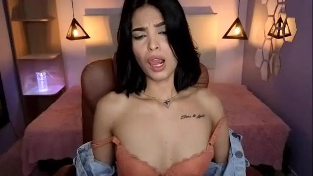Image 4 of alessiaval Stream on Chaturbate on 2 months ago