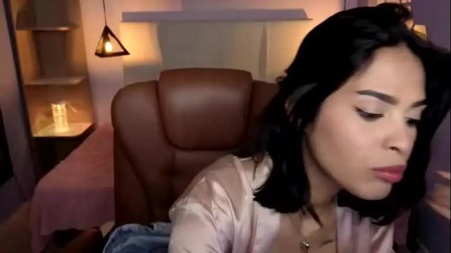 Image 6 of alessiaval Stream on Chaturbate on 2 months ago