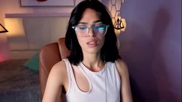 Image 3 of alessiaval Stream on Chaturbate on 1 month ago
