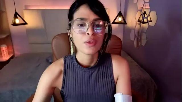 Image 4 of alessiaval Stream on Chaturbate on 1 month ago