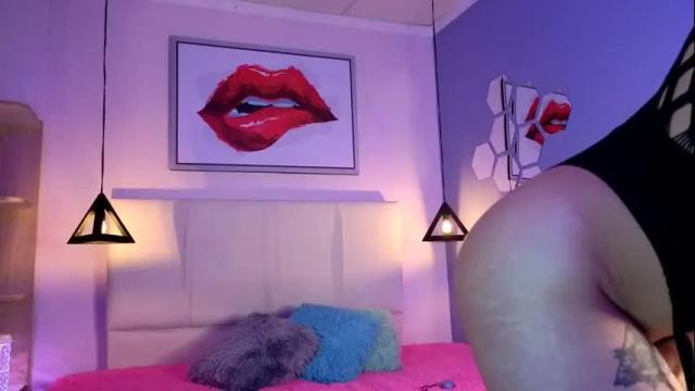 Image 4 of alessiaval Stream on Chaturbate on 17 days ago